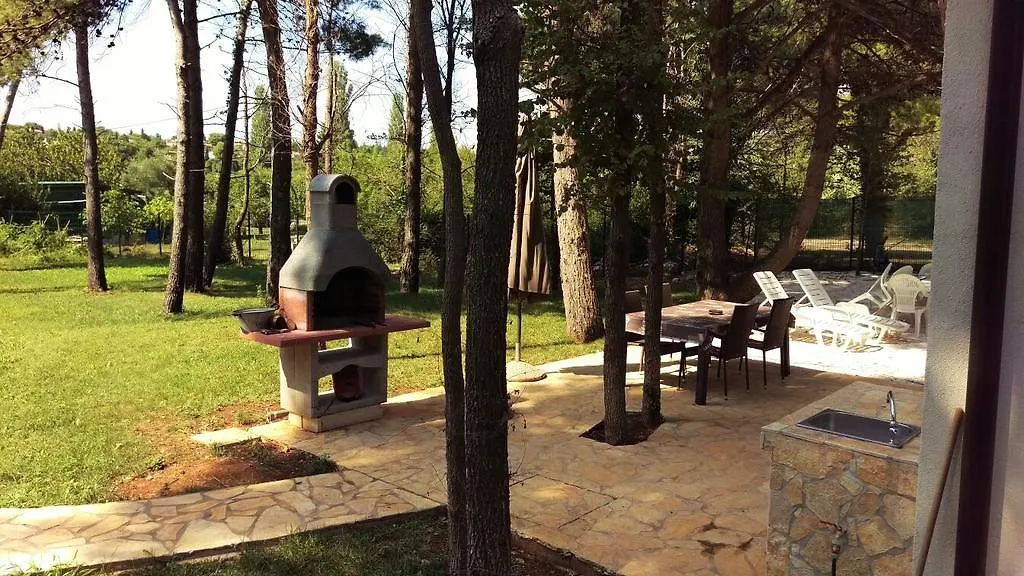 Ribarska Kuca Romana Premantura 0*,